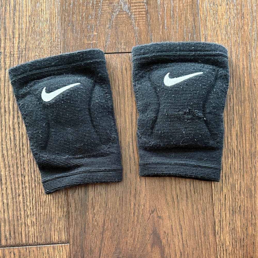 Nike Black Knee Pads - Kids